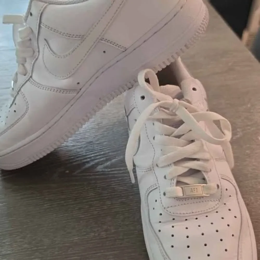 Nike classic iconic